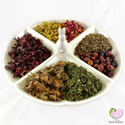 Chin Flower Power mix, flowers and herbs, rosehips, chamomile, rosebuds, hibiscus, red clover, plantain, nettle leaves for rabbits, guinea pigs, chinchillas, hamsters, degus and gerbils.