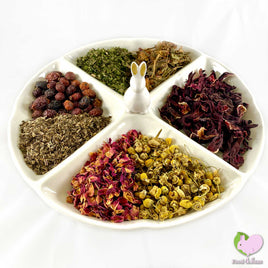 Chin Flower Power mix, flowers and herbs, rosehips, chamomile, rosebuds, hibiscus, red clover, plantain, nettle leaves for rabbits, guinea pigs, chinchillas, hamsters, degus and gerbils.